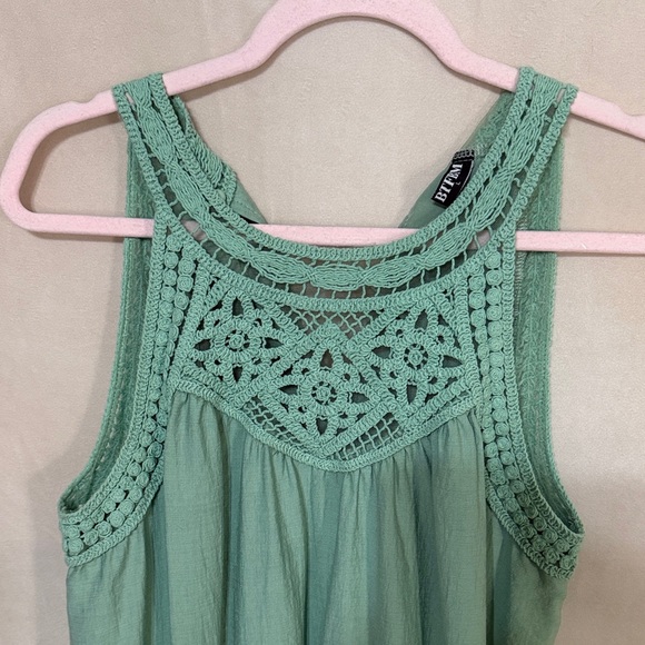 Green Sleeveless Crochet Dress - Picture 2 of 11